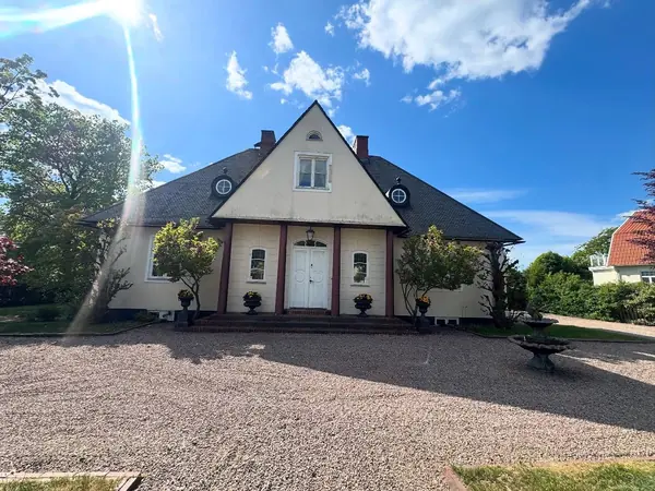 Villa med nymålad fasad – före